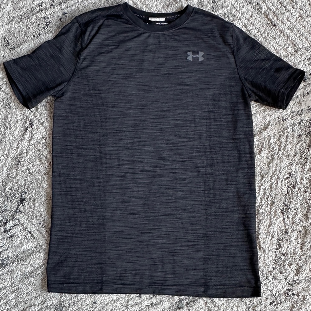 Like New Youth Boys Under Armour Loose Threadborne Heat Gear Seamless Tee